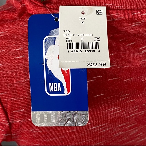 NWT NBA Philadelphia 76ers Basketball Women’s V-neck T-shirt, in Heather Red - Picture 5 of 8